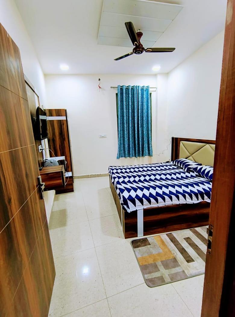 אגרה Hotel Dream Taj Family Rooms 200Mtr From Taj Mahal מראה חיצוני תמונה